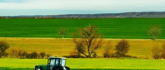 tractor-arat-agricultura